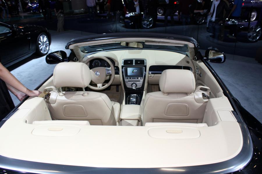  Jaguar XKR Convertible 2010 года  (фото 5 из 19)